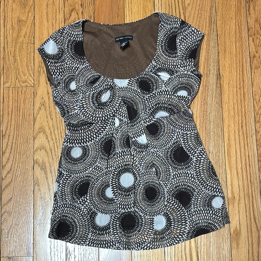 New York & Company Black and White Fitted Cap Sleeve Blouse